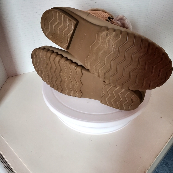 Baretraps Women's Beige and Blush Pink Duck Style Snowboots size 8 - Picture 6 of 6